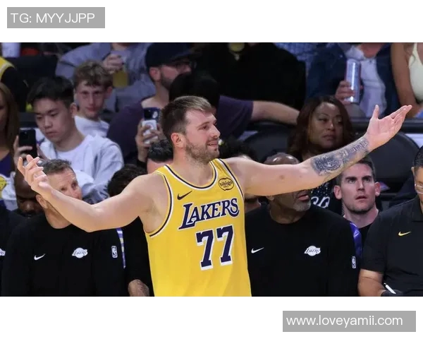 东契奇狂轰45分难救主 湖人负雄鹿 东契奇狂轰45分难救主 湖人负雄鹿