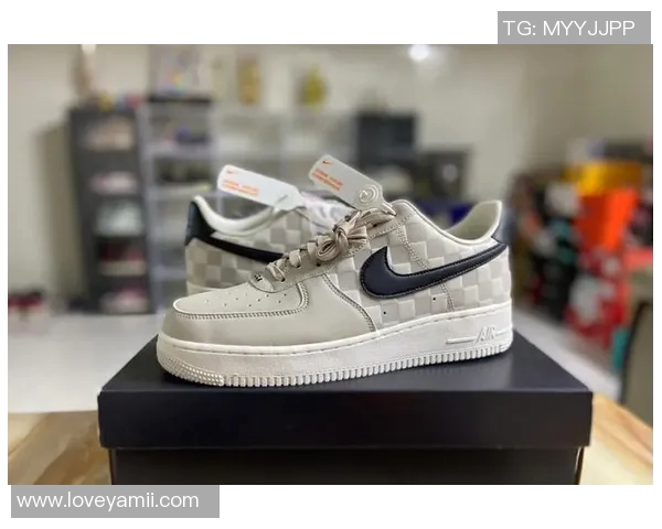 带有超大皇冠Logo大底！詹姆斯专属的AF1 即将发售