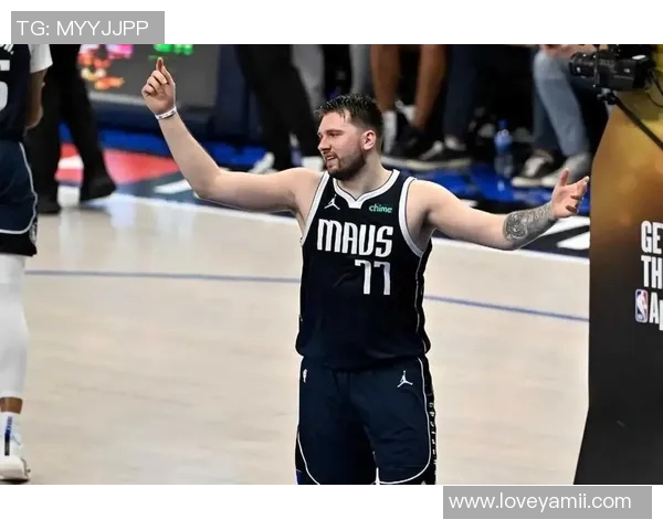 东契奇减肥后再度进化 反观浓眉却体型臃肿&出勤率连一半都达不到 东契奇减肥后再度进化 反观浓眉却体型臃肿&出勤率连一半都达不到